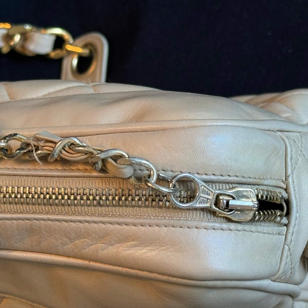 Authentic cream beige CHANEL matelasse quilted single chain shoulder bag - Picture 12 of 16